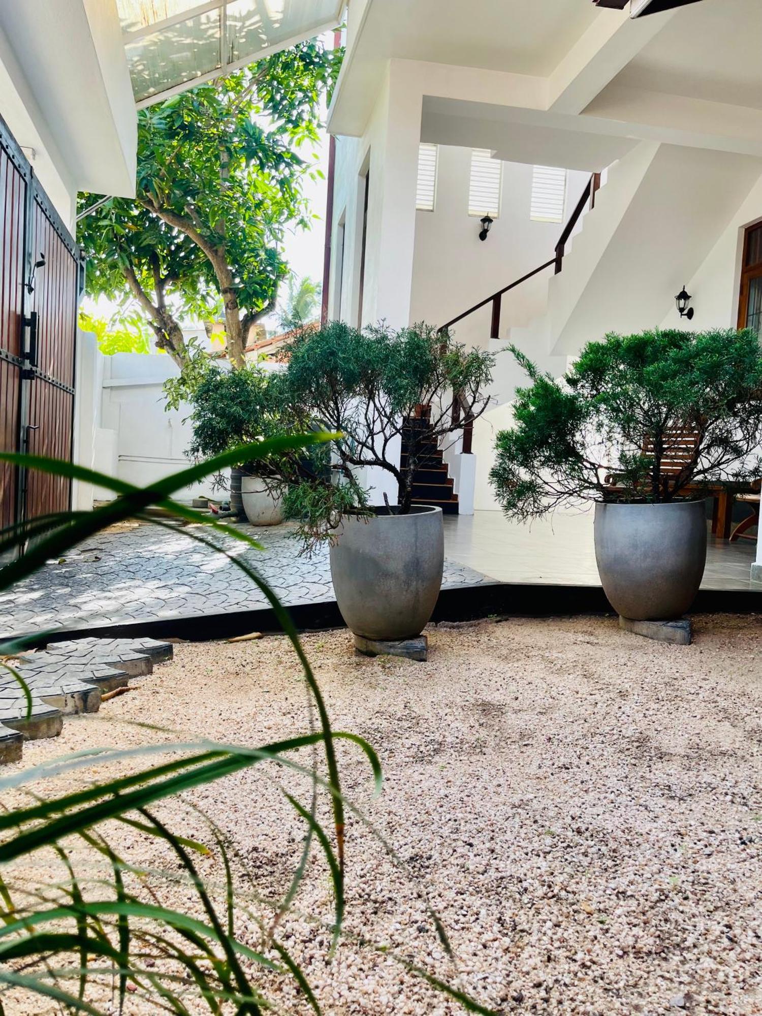 Sand & Surf Guest House Negombo Exterior foto