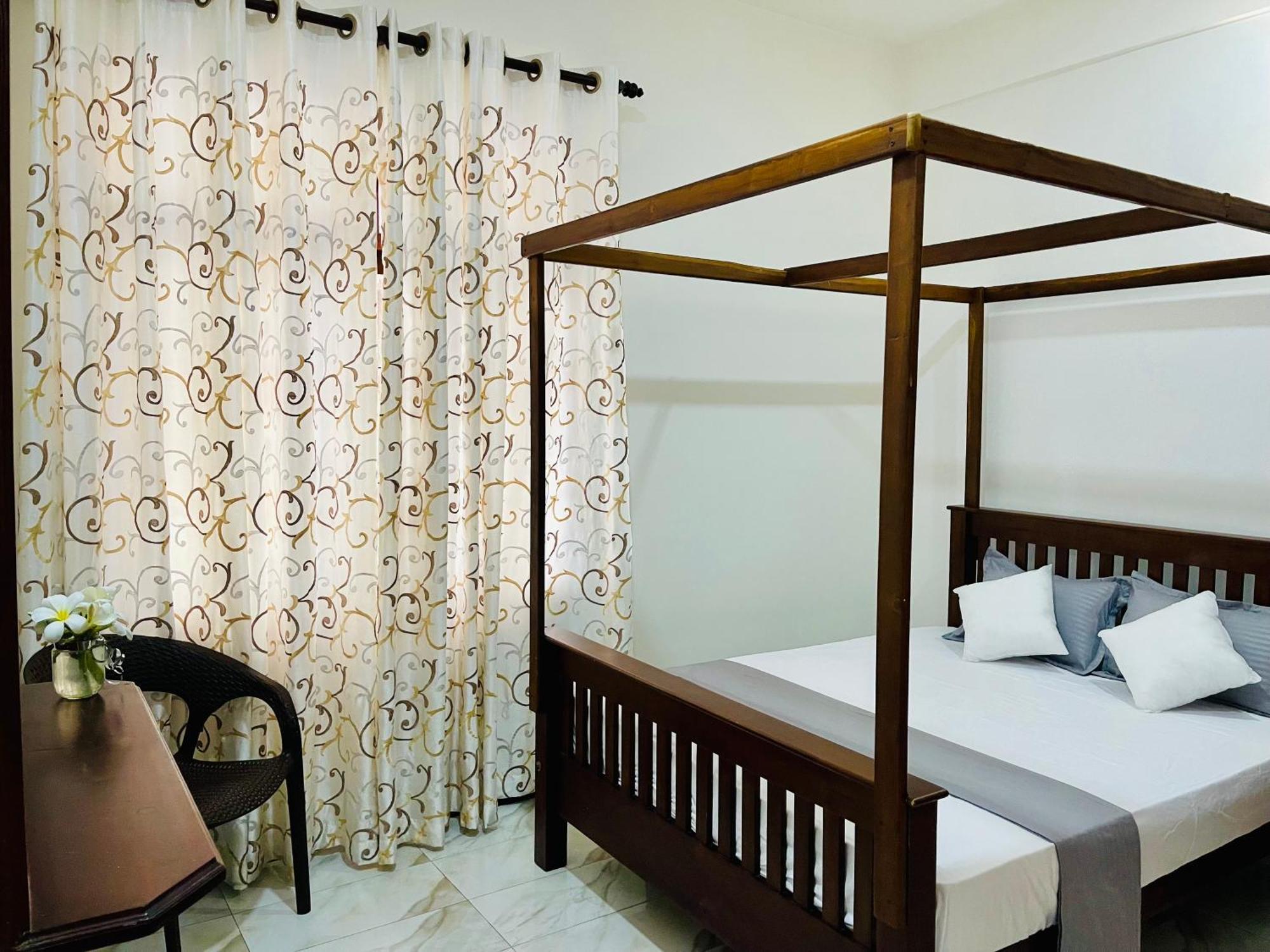 Sand & Surf Guest House Negombo Exterior foto