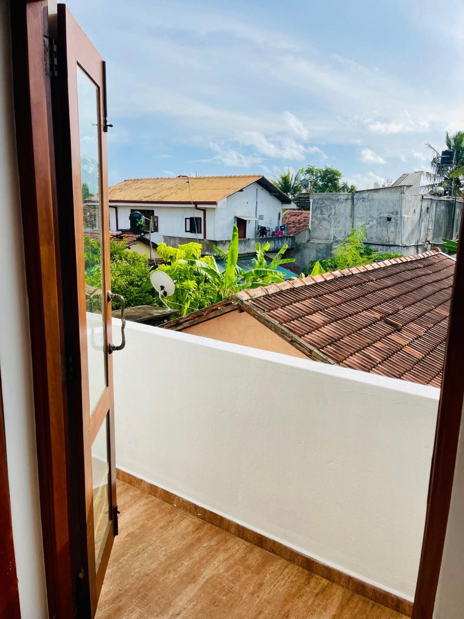 Sand & Surf Guest House Negombo Exterior foto
