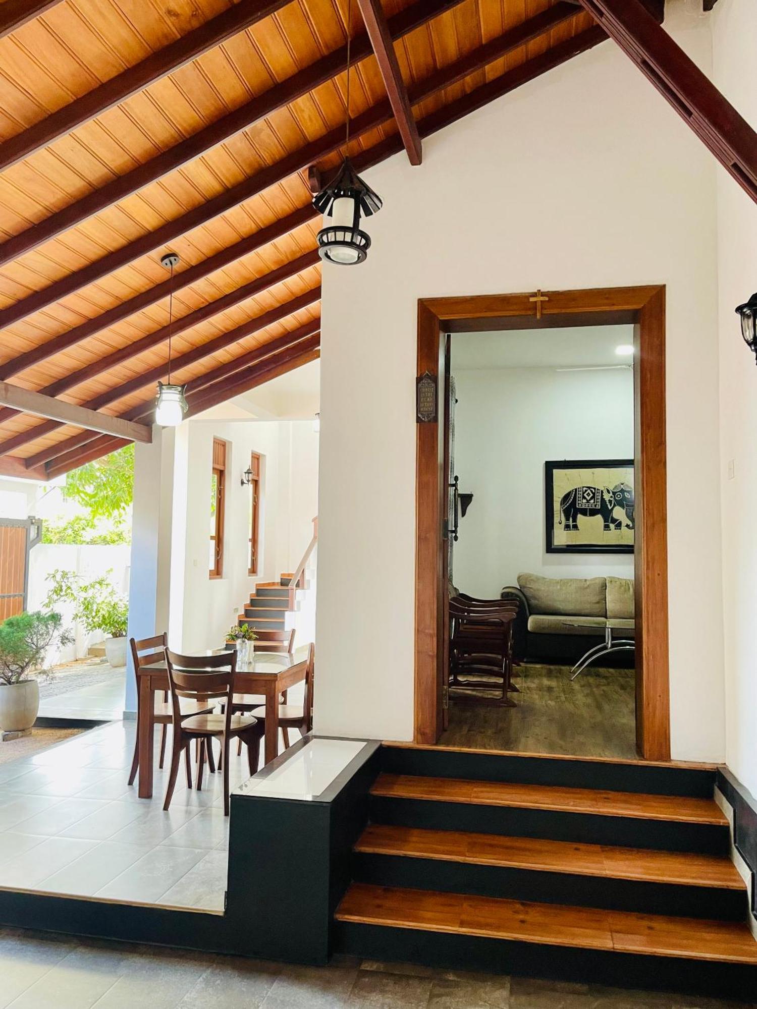 Sand & Surf Guest House Negombo Exterior foto