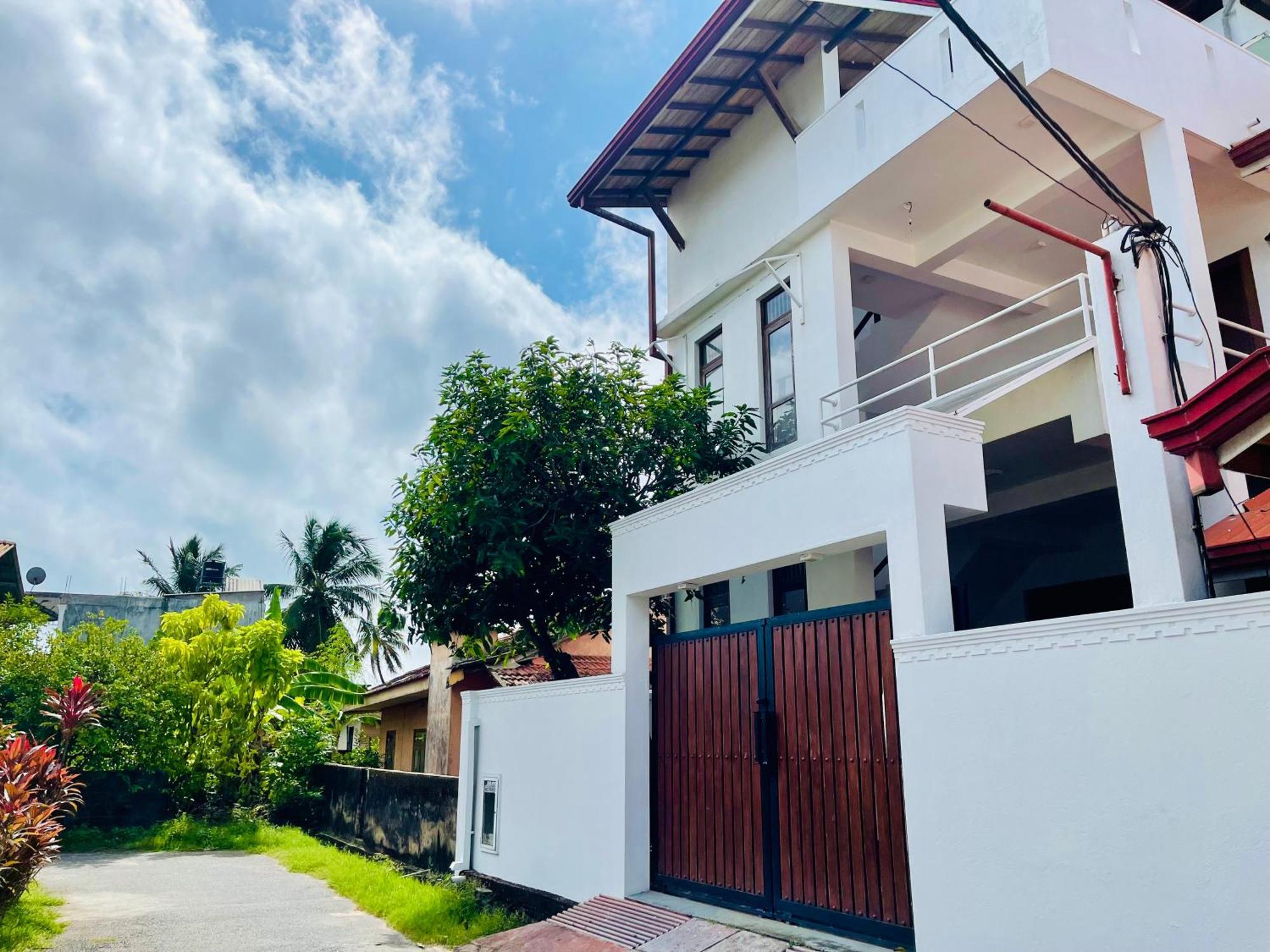 Sand & Surf Guest House Negombo Exterior foto