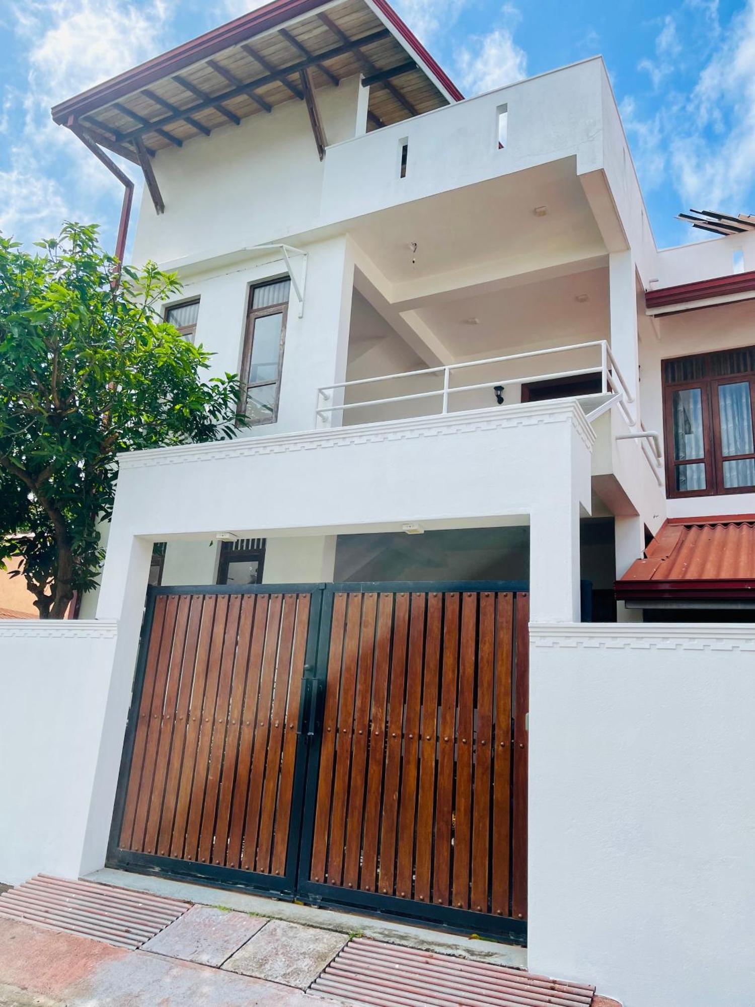Sand & Surf Guest House Negombo Exterior foto