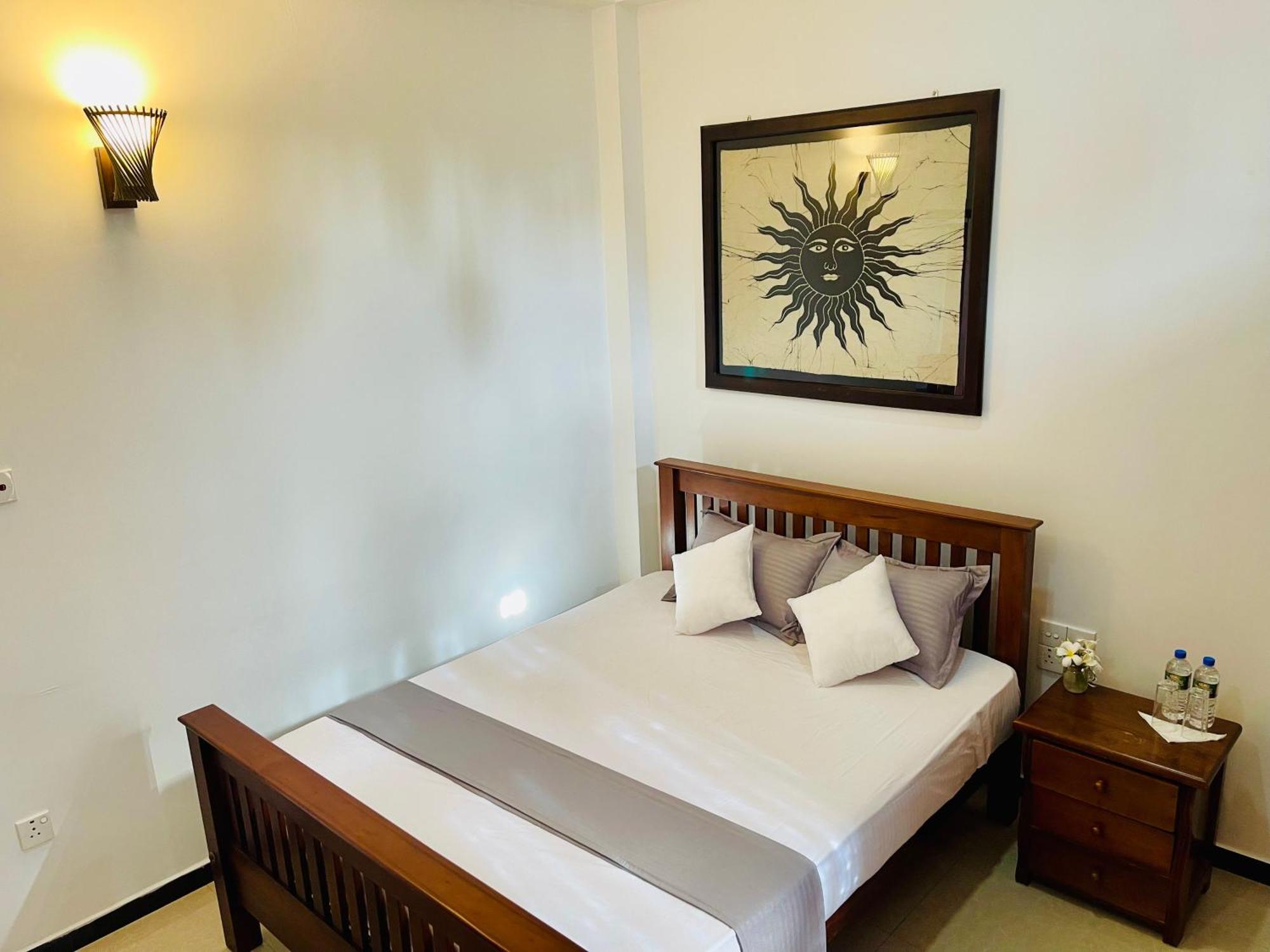Sand & Surf Guest House Negombo Exterior foto
