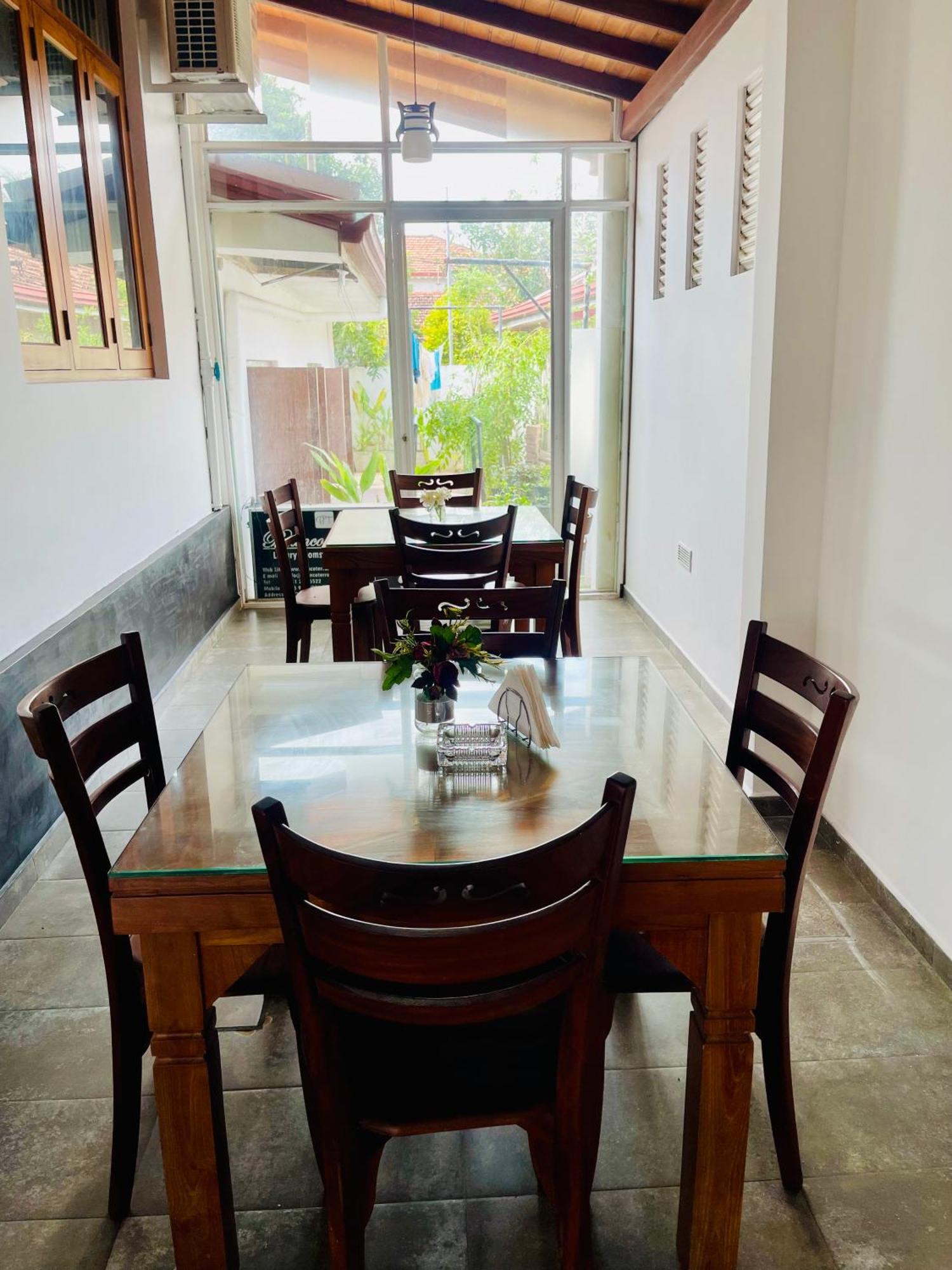 Sand & Surf Guest House Negombo Exterior foto