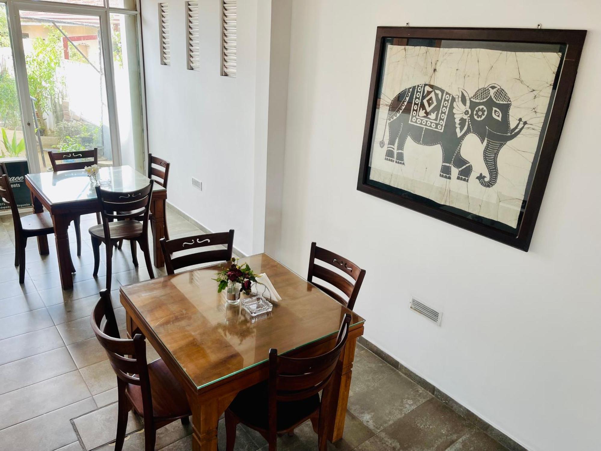 Sand & Surf Guest House Negombo Exterior foto